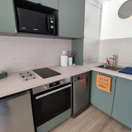 Apartmán Studio Avec Parking Centre-ville Face A La Gare Plage & Commerces *